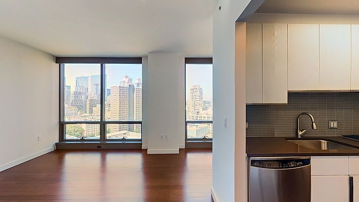 1st image of 200 W 67th St APT 25D