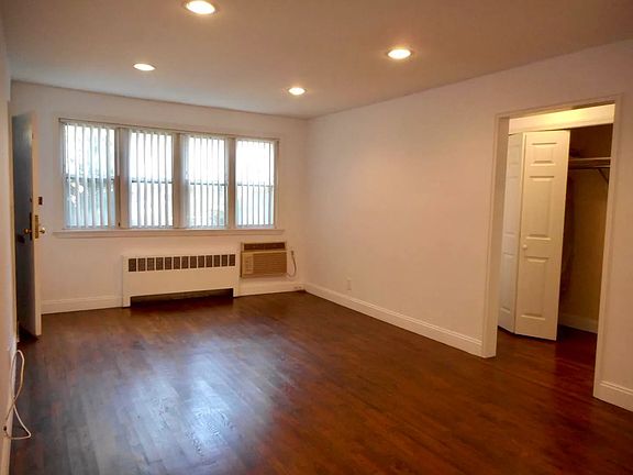 4th image of 226-16 Kingsbury Ave #1