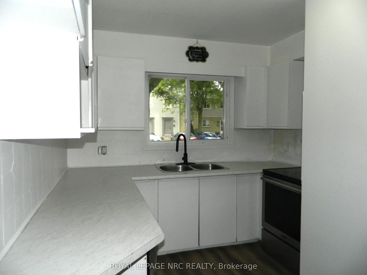 65 Dorchester Blvd — Photo 2