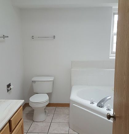 4th image of 2527 Sheehan Dr #202