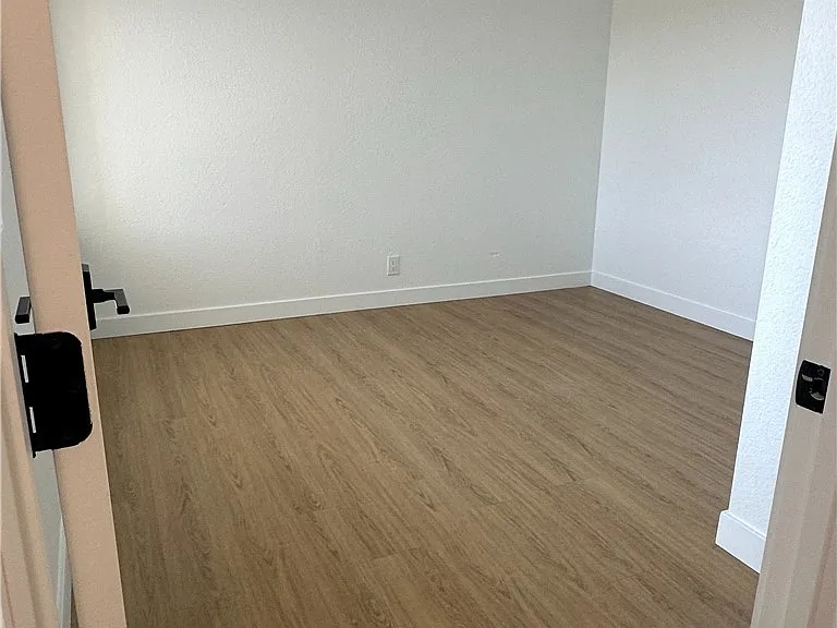 897 Wabash Ct — Photo 43