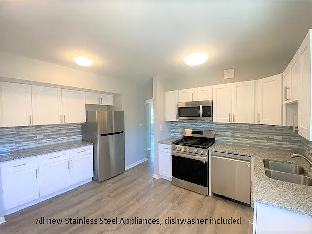 3 bed, 1250 sqft, $2,100 — Photo 4