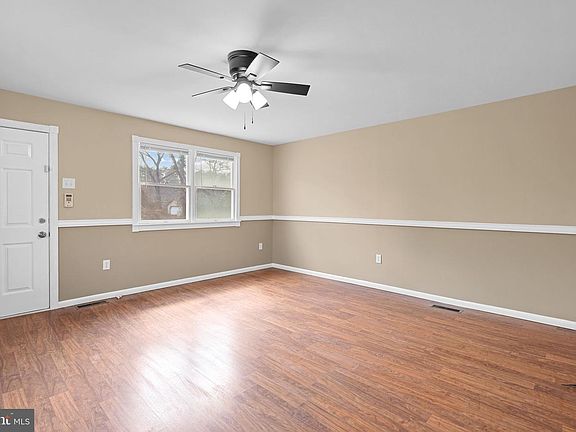 5th image of 501 Maple St