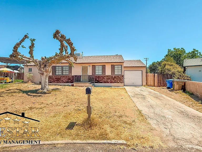 4520 Mesa Dr — Photo 1