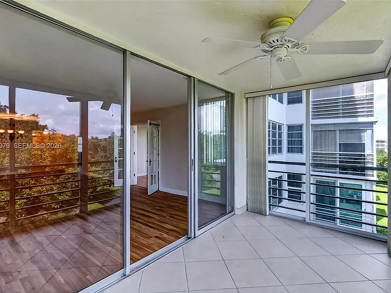 4015 W Palm Aire Dr #502 — Photo 25