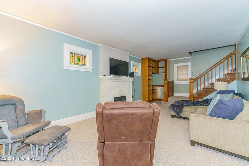 4th image of 54 Edgecomb Street