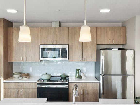 4th image of 535 51st St #604