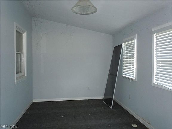 3rd image of 7464 Reynolds Rd