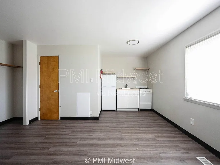 Glenstone Apartments — Photo 7