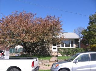 7810 Farnsworth St, Philadelphia, PA 19152