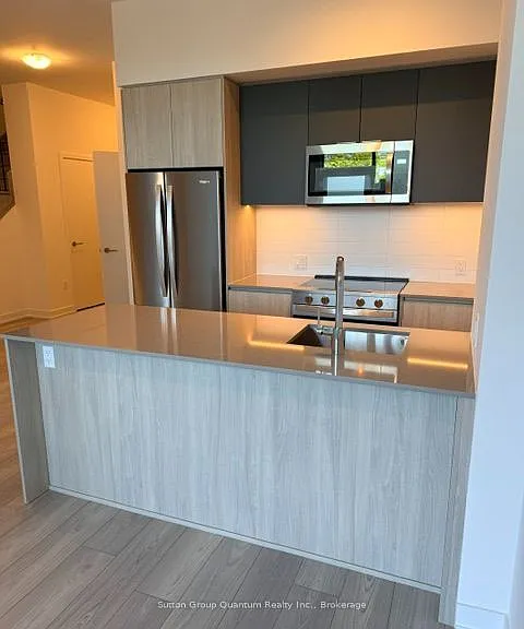 5858 Yonge St #Townhouse 01 — Photo 4