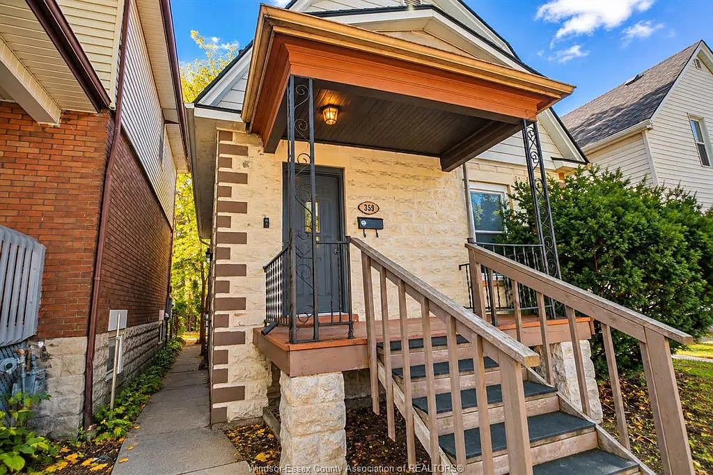 4 bed, $2,200 — Photo 1