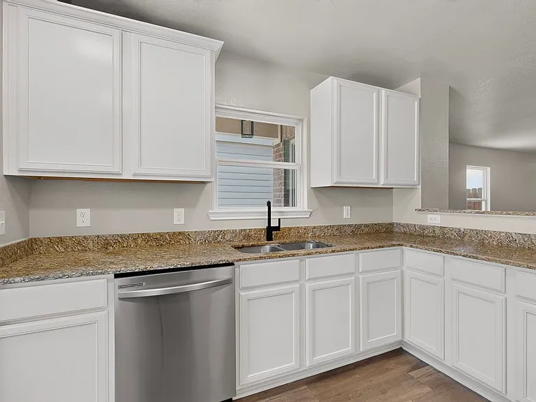 15018 Silver Tree Cv — Photo 15