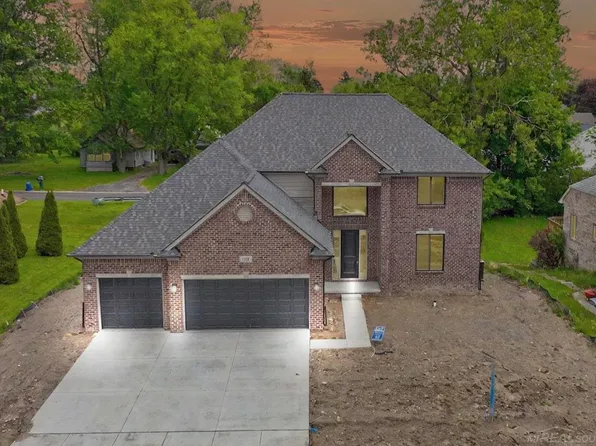1110 Williamson Cir, Pontiac, MI 48340