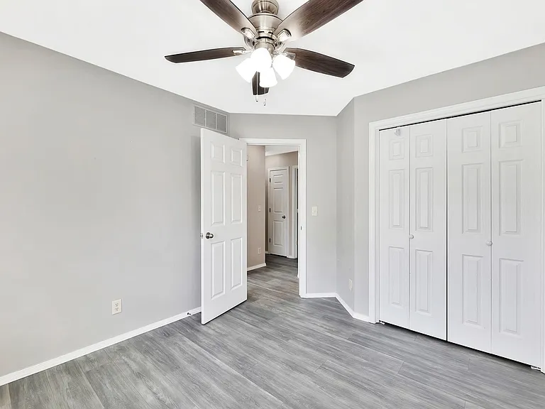 4923 Farmstead Ct — Photo 24