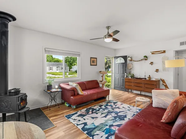 4036 15th St, Des Moines, IA 50313