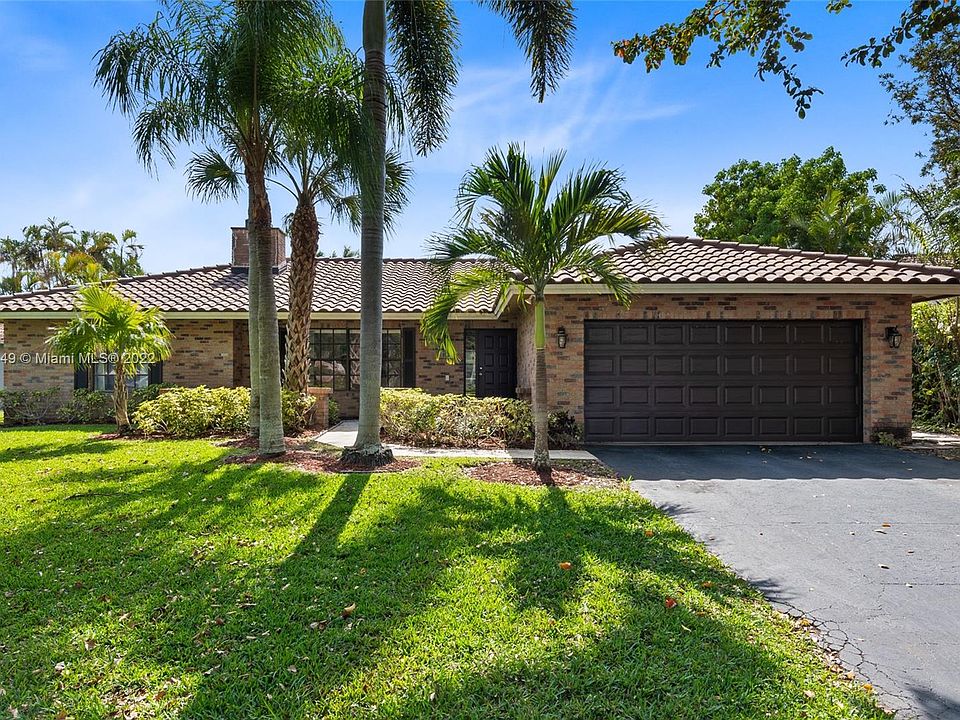 1st image of 922 NW 110th Ln