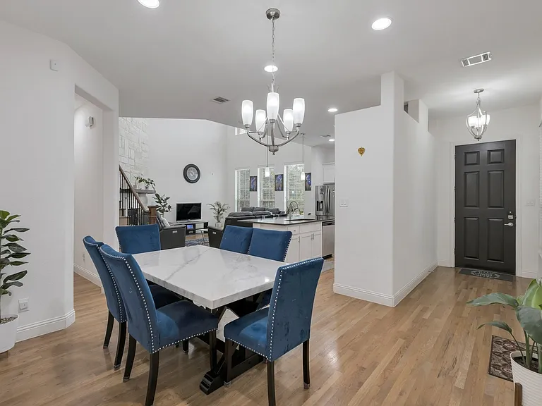 2464 Castle Ridge Dr — Photo 3