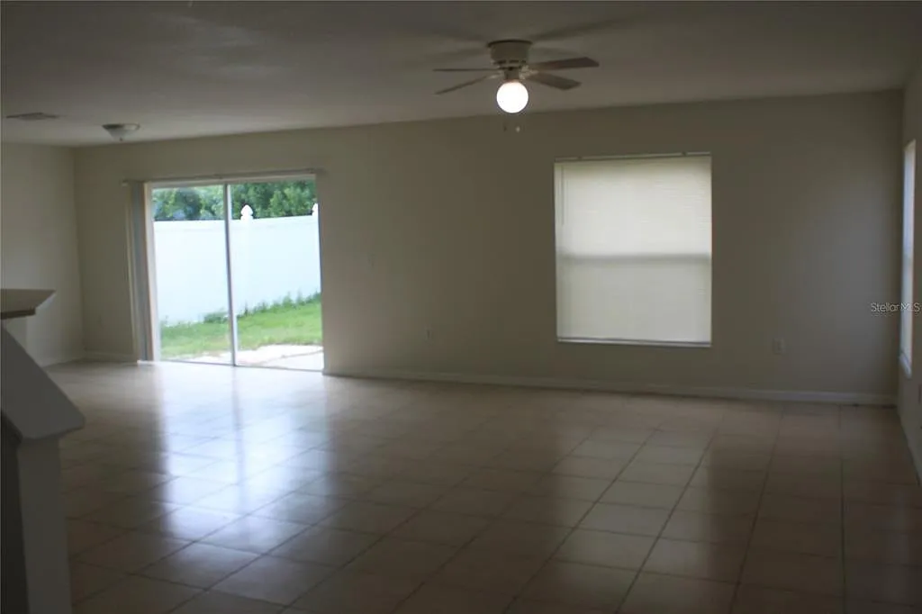4 bed, 2.5 bath, 1803 sqft, $2,075 — Photo 2