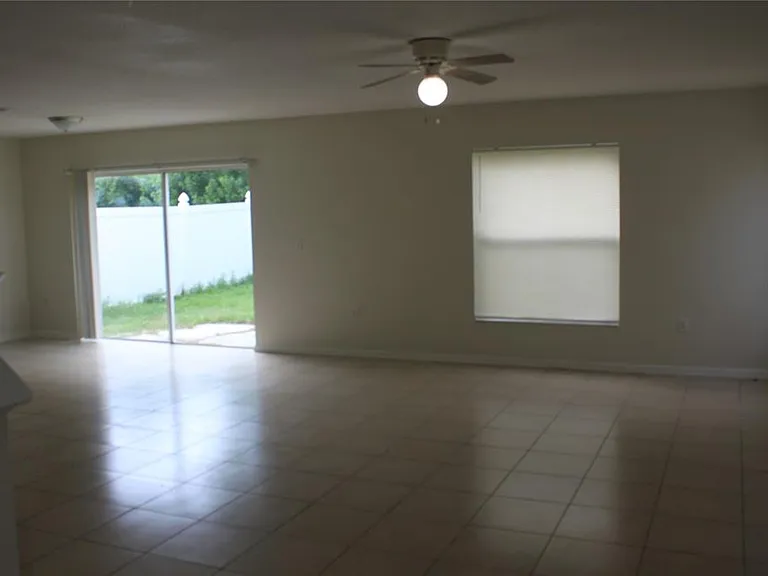 215 Owenshire Cir — Photo 2