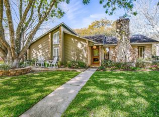149 Spanish Moss Ln, Lake Jackson, TX 77566