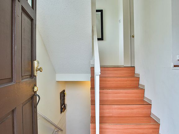 4th image of 104 N Marguerita Ave APT D