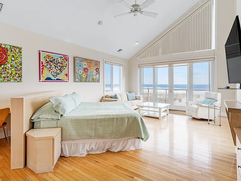 915 Dune Rd — Photo 17