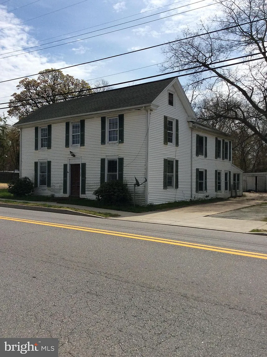 106 E Main St photo 1