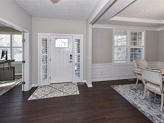 2nd image of 7021 Hawthorn Trce