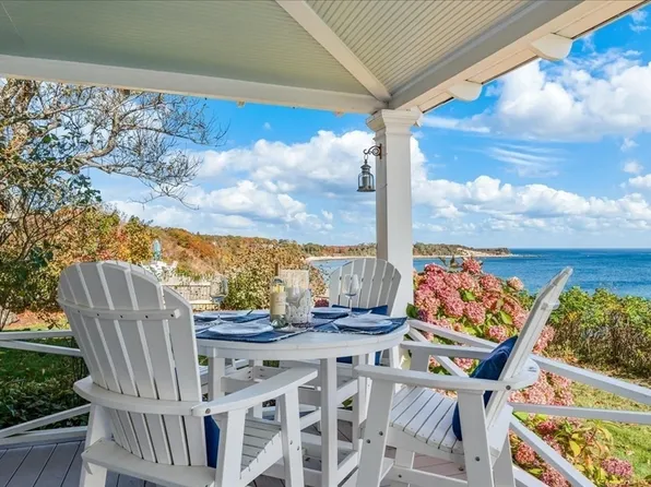 79 Manomet Ave, Plymouth, MA 02360