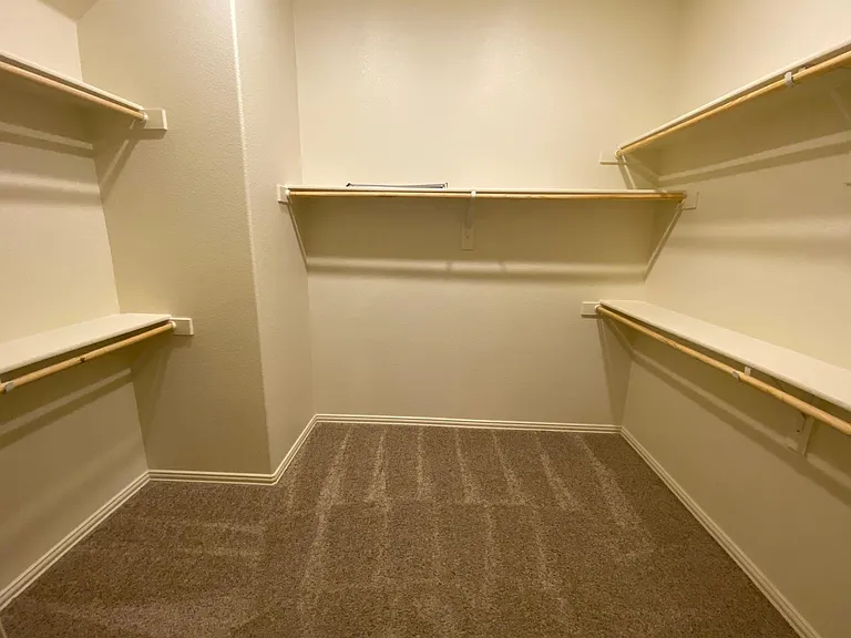3408 Endicott Ct — Photo 15
