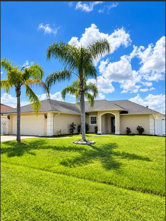 3 bed, 2.0 bath, 1153 sqft, $2,300 — Photo 1