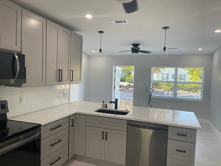 251 Royal Ct — Photo 4