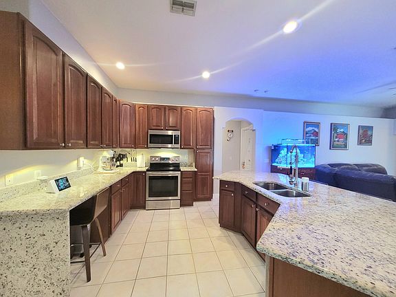 2nd image of 25946 Buckthorn Ave