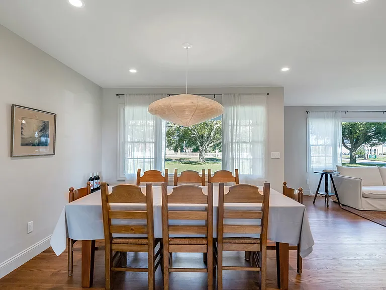 6045 Sound Ave — Photo 10