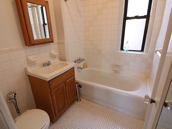 4th image of 325 W 77th St #C2