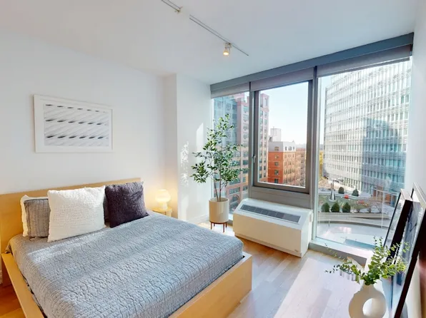 550 West 54th Street image 3 of 27