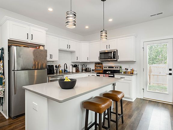 3rd image of 2703 Wells St #1