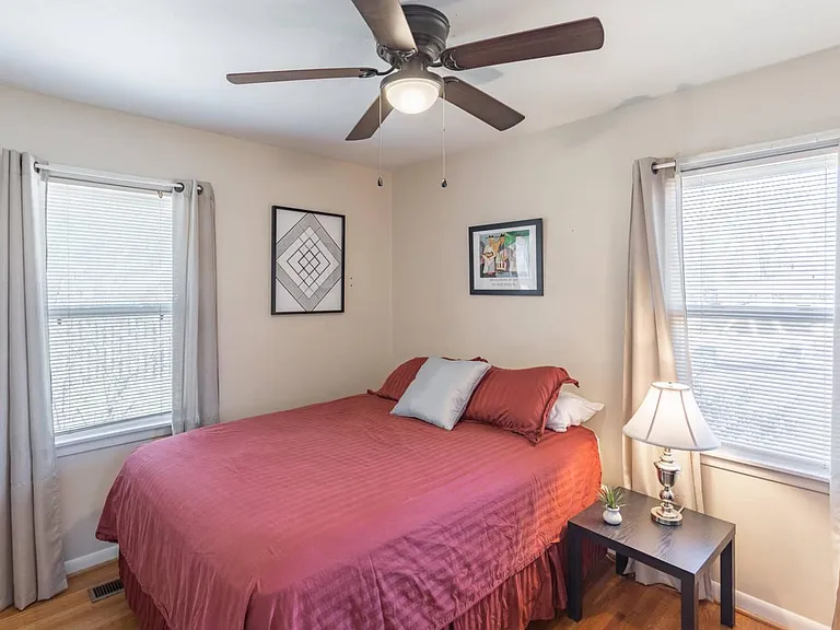 703 Peck Rd NE — Photo 12