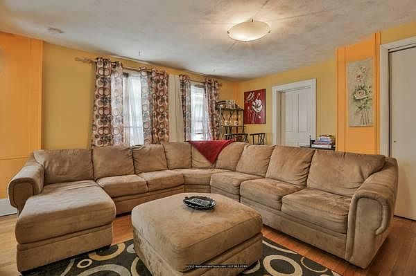 2nd image of 16 Beacon Pl