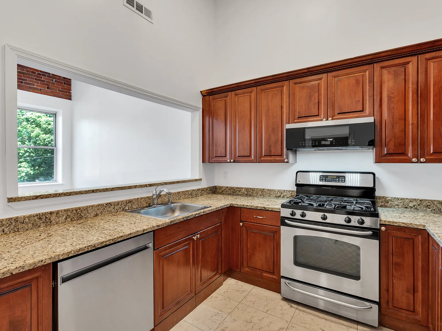 1 bed, 800 sqft, $1,833 — Photo 2