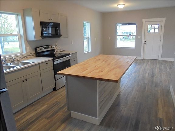 4th image of 1108 S Tower Ave