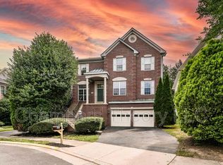 3105 White Daisy Pl, Fairfax, VA 22031