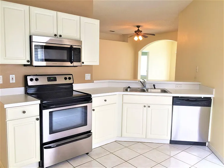 465 Eastbridge Dr — Photo 10