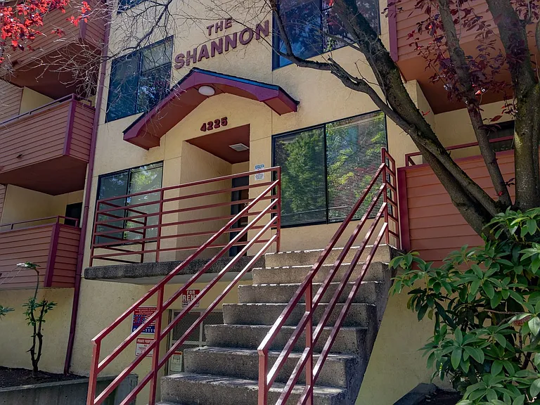 Shannon 2 Apartments — Photo 24