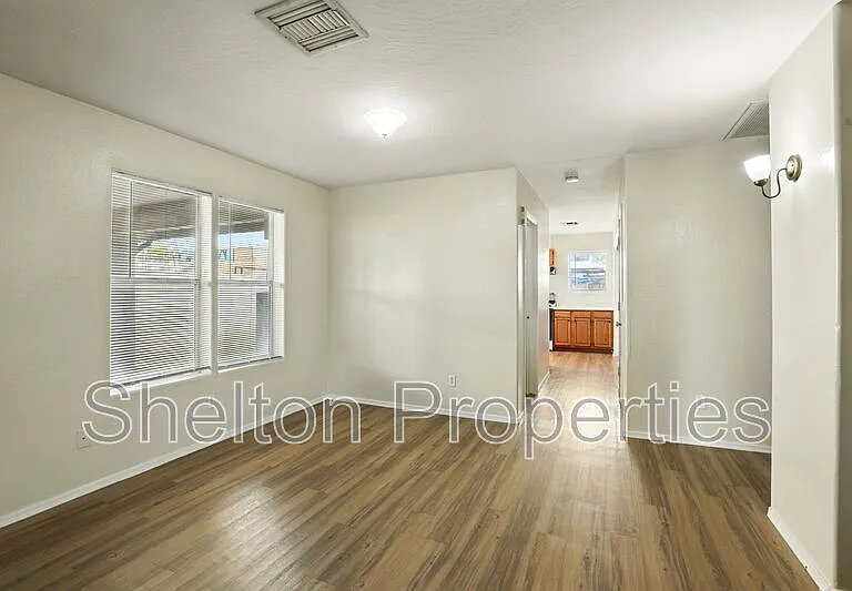345 N 15th St — Photo 8