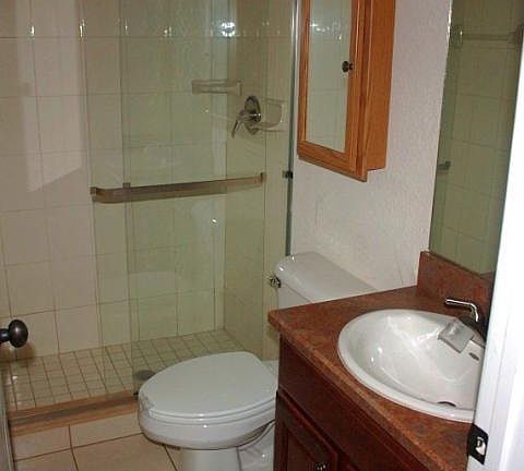4th image of 2223 Astor St #3