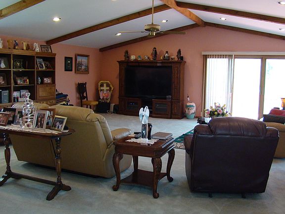 Family room w/2 sided deck