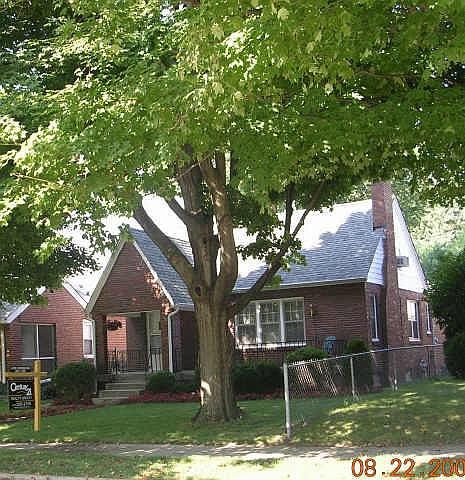 1st image of 6184 N Rosslyn Ave