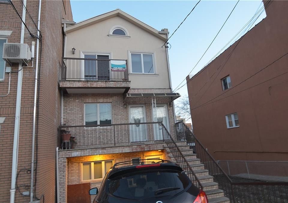 1st image of 137 28th Ave